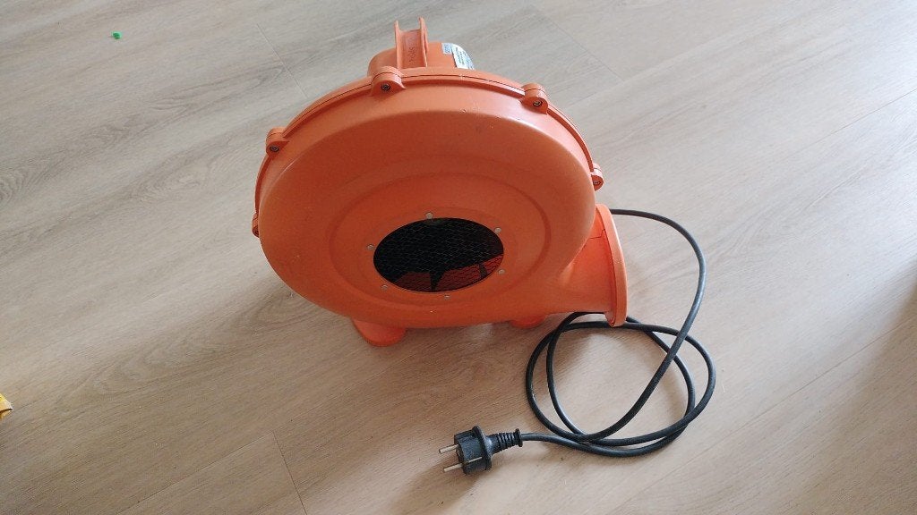 Luchtpomp - Model W-2E (vermogen ac 220-240V), Ophalen, Zo goed als nieuw
