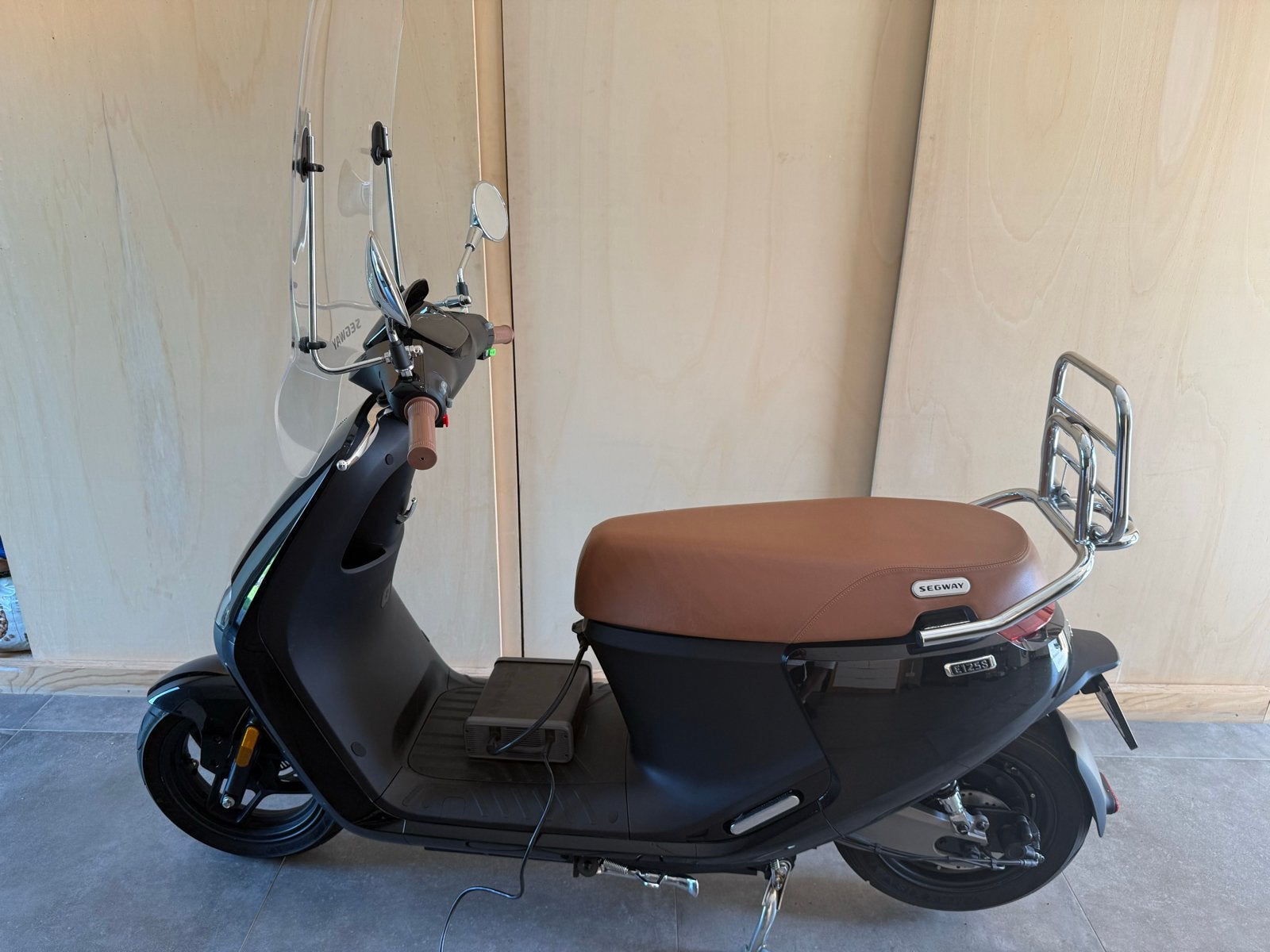 Segway E125S Elektrische Scooter - Zo goed als nieuw, Fietsen en Brommers, Snorfietsen en Snorscooters, Elektrisch, Zo goed als nieuw