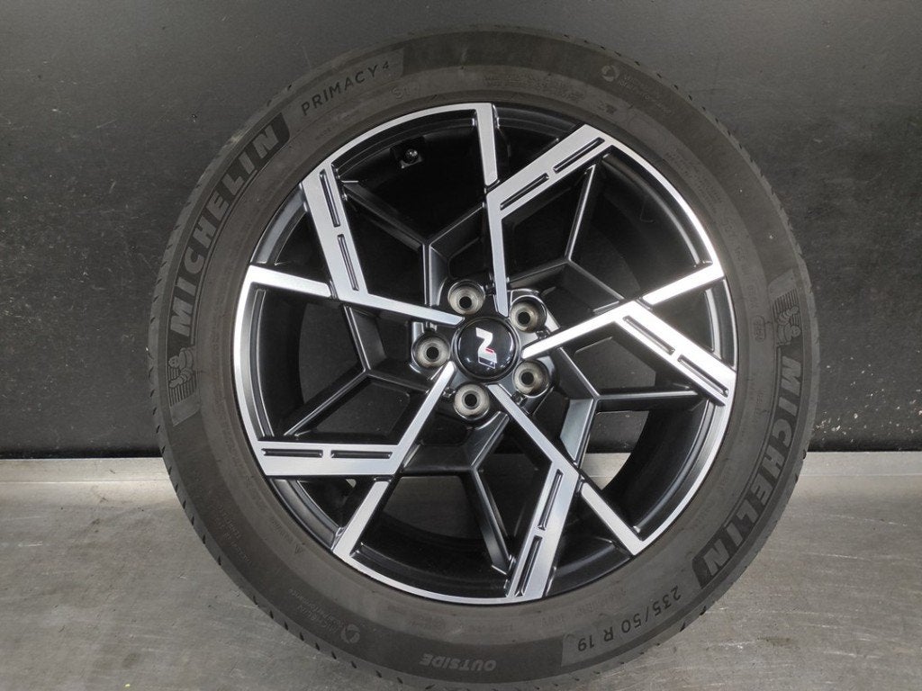 Velgen set + banden Hyundai Tucson 2024 ( 235-50-R19 ), 19 inch, Gebruikt, Banden en Velgen, Ophalen of Verzenden