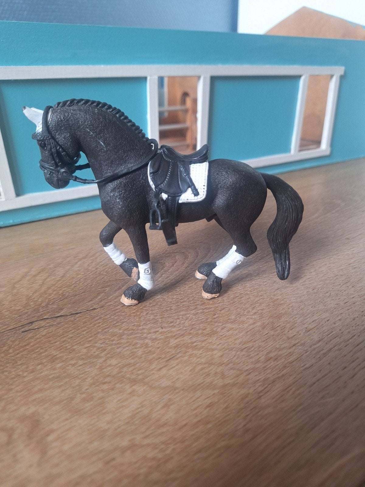 4. Schleich Friese dressuur hengst set 42457, Verzamelen, Dierenverzamelingen, Ophalen of Verzenden, Gebruikt, Paard, Beeldje of Figuurtje