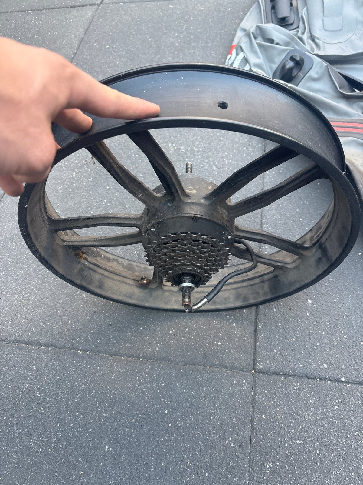 Defect achterwiel met motor en nieuwe tandwielen, Gebruikt, Ophalen of Verzenden, Aluminium, Elektrische fiets