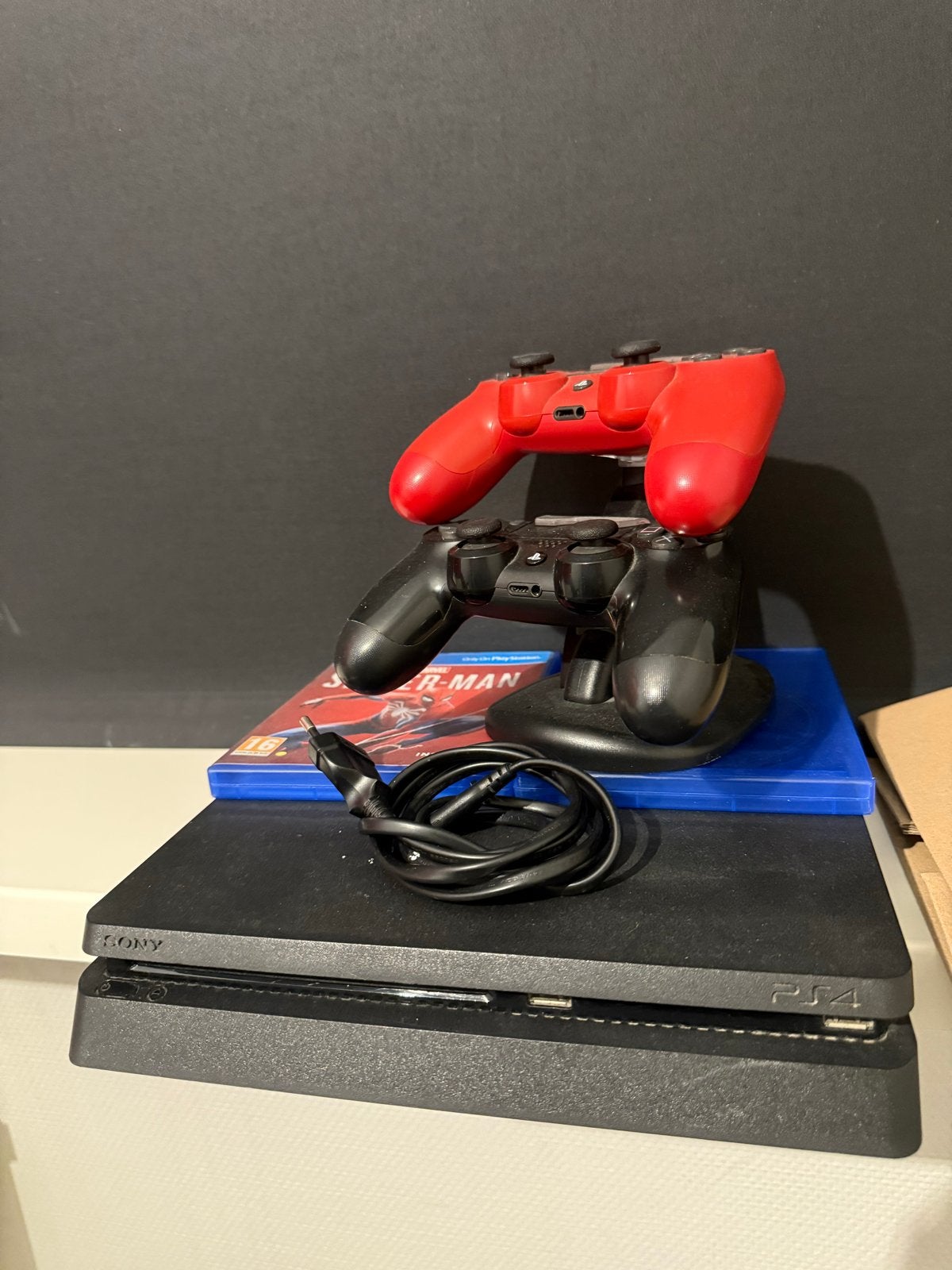 PlayStation 4 Slim 1TB met 2 controllers en games, Ophalen, Met games, Met 2 controllers, Zo goed als nieuw