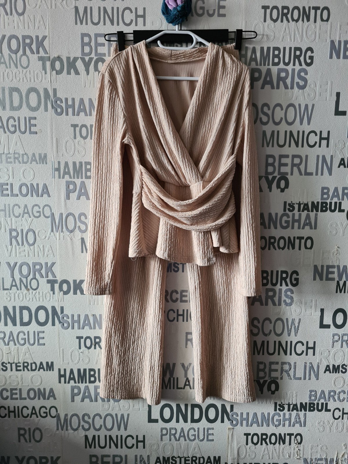 2-delige set met top en broek - Maat M, Kleding | Dames, Broeken en Pantalons, Ophalen of Verzenden, Zo goed als nieuw, Beige