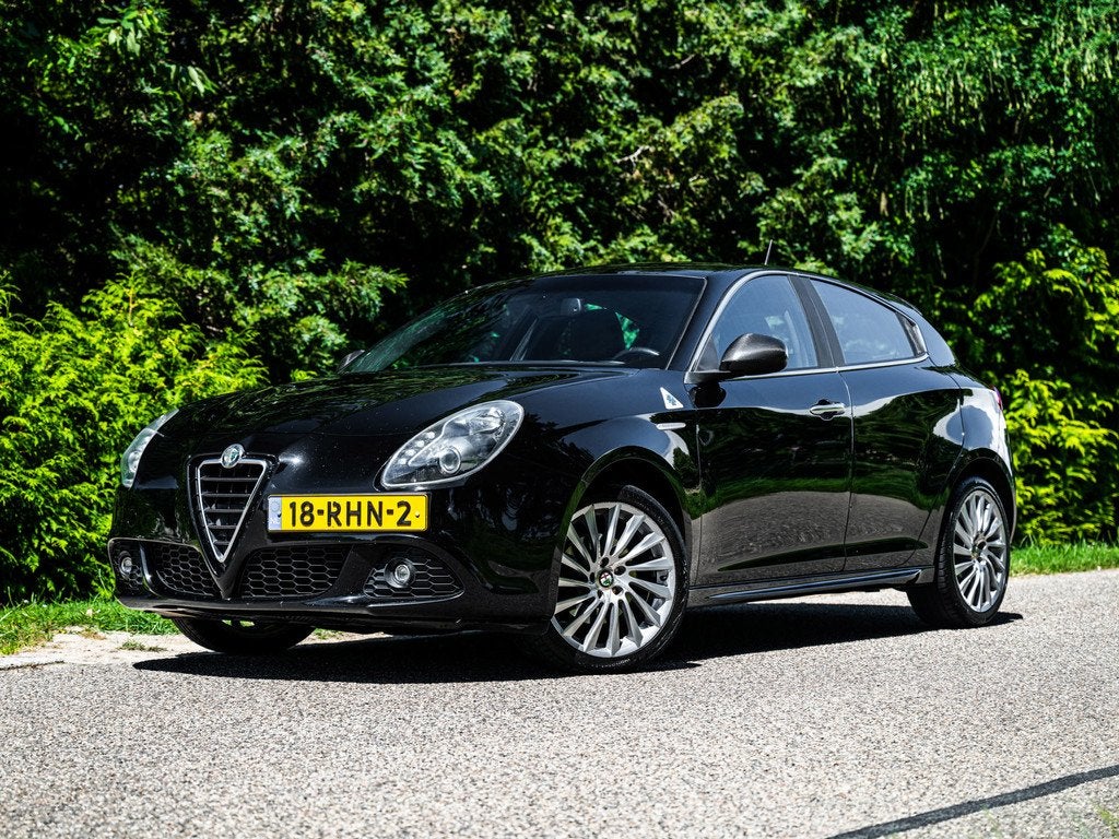 Alfa Romeo Giulietta 1.4 T Distinctive | Trekhaak| Carbon |, Auto's, Alfa Romeo, Voorwielaandrijving, Euro 5, Gebruikt, Zwart