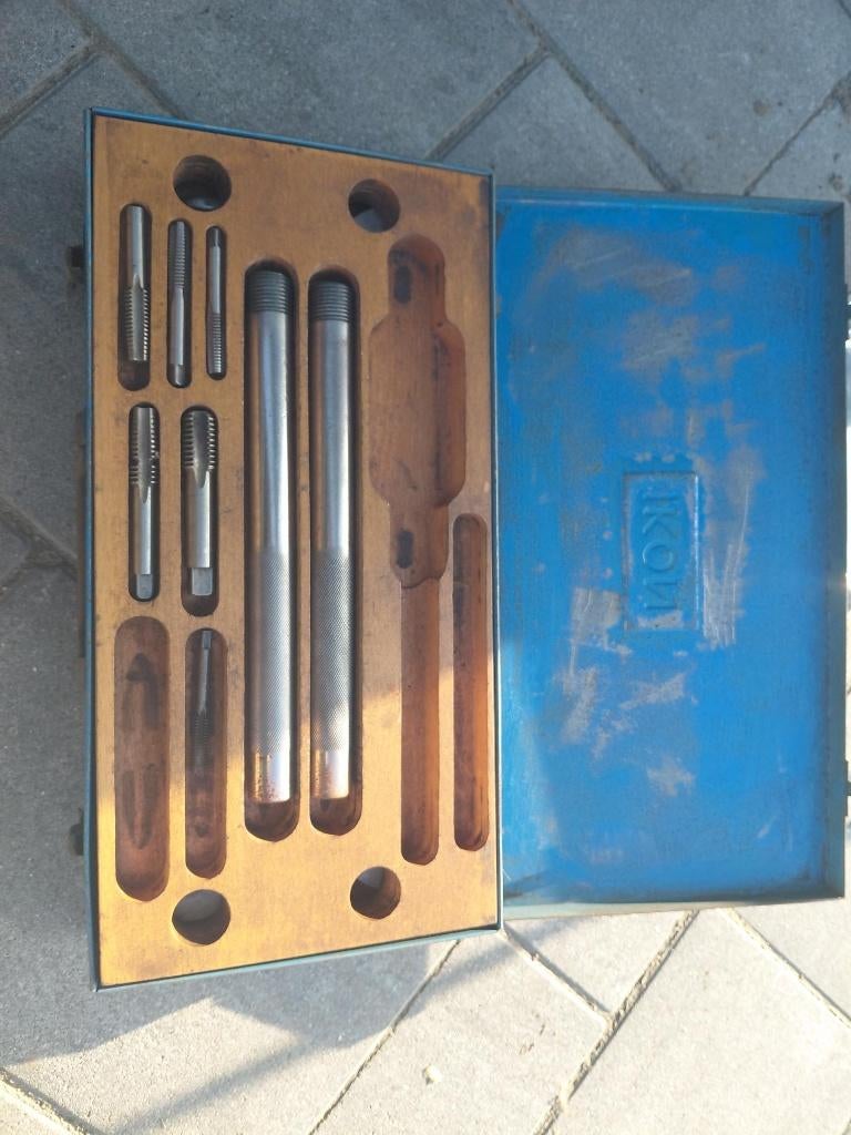 gereedschap tap- en snijset, Ophalen