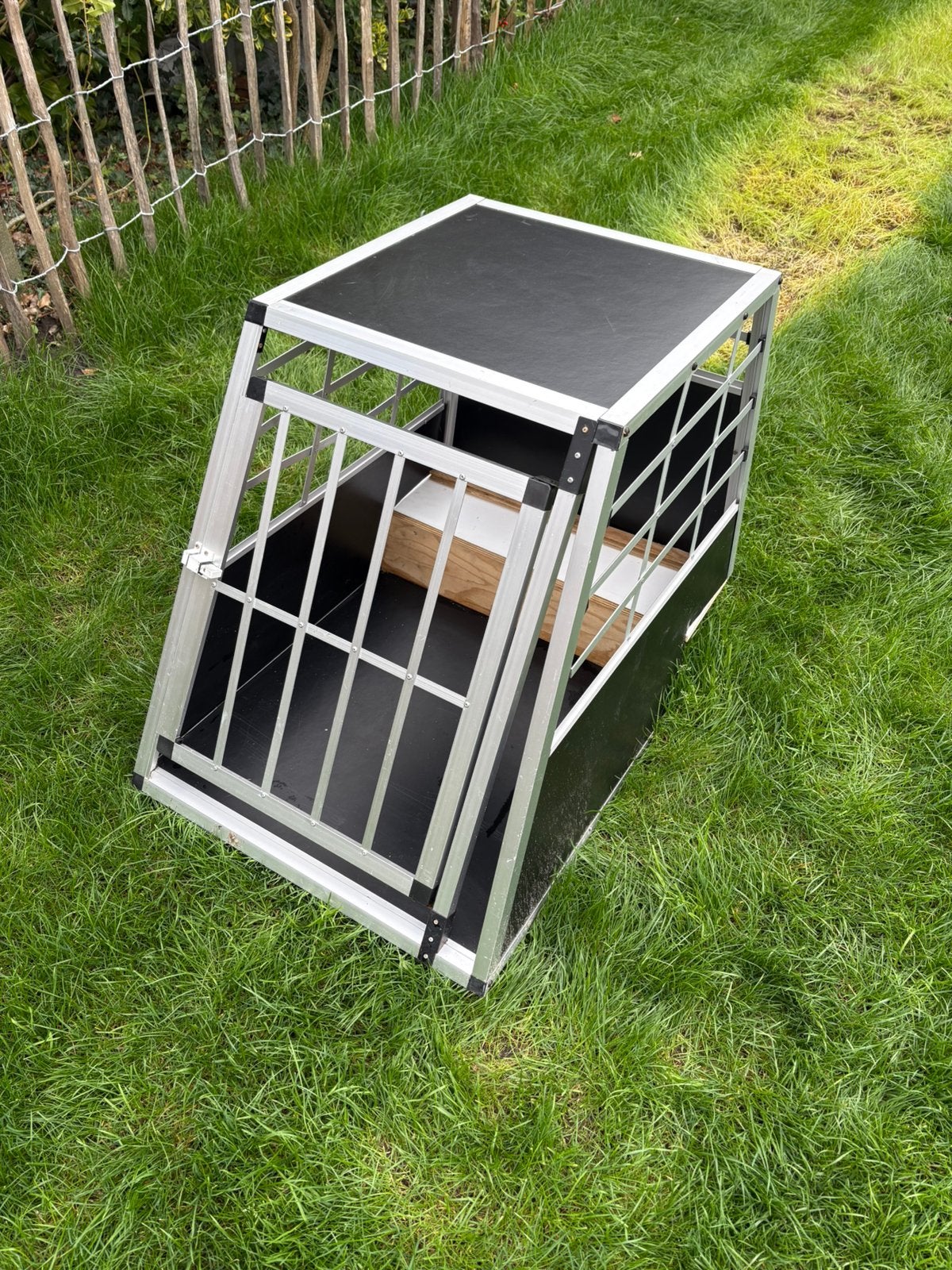 Leuke praktische autobench voor een gemiddelde hond, Ophalen, Zo goed als nieuw