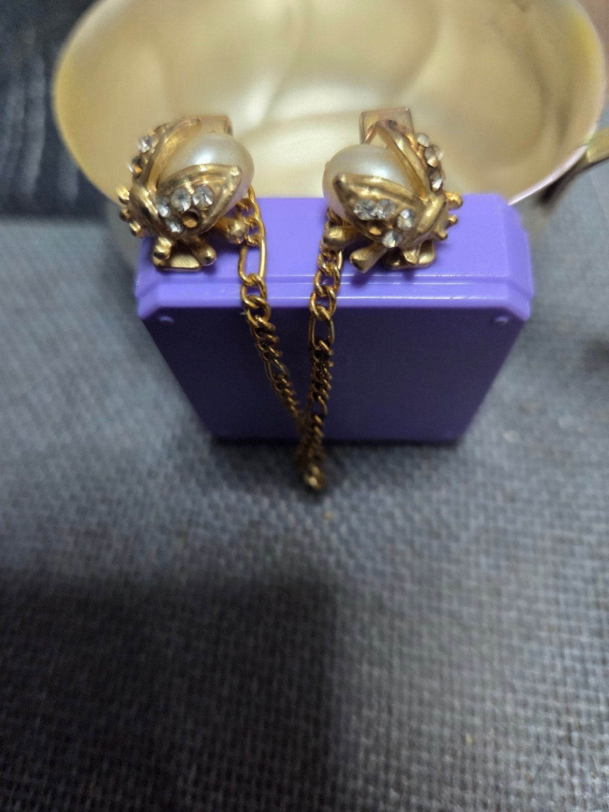 leuke vintage clips met strass en parel, Ophalen of Verzenden, Minder dan 4 cm, Overige materialen, Met strass