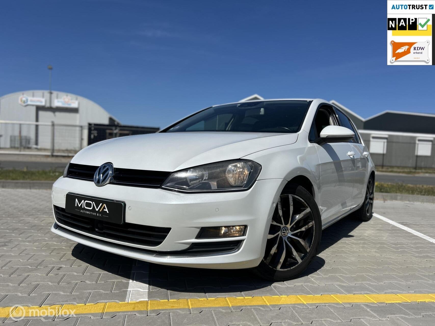 Volkswagen Golf 1.4 TSI ACT Highline|DSG|CRUISE CONTR|LEDER|, Auto's, 4 cilinders, Leder, Golf, Automatische klimaatregeling