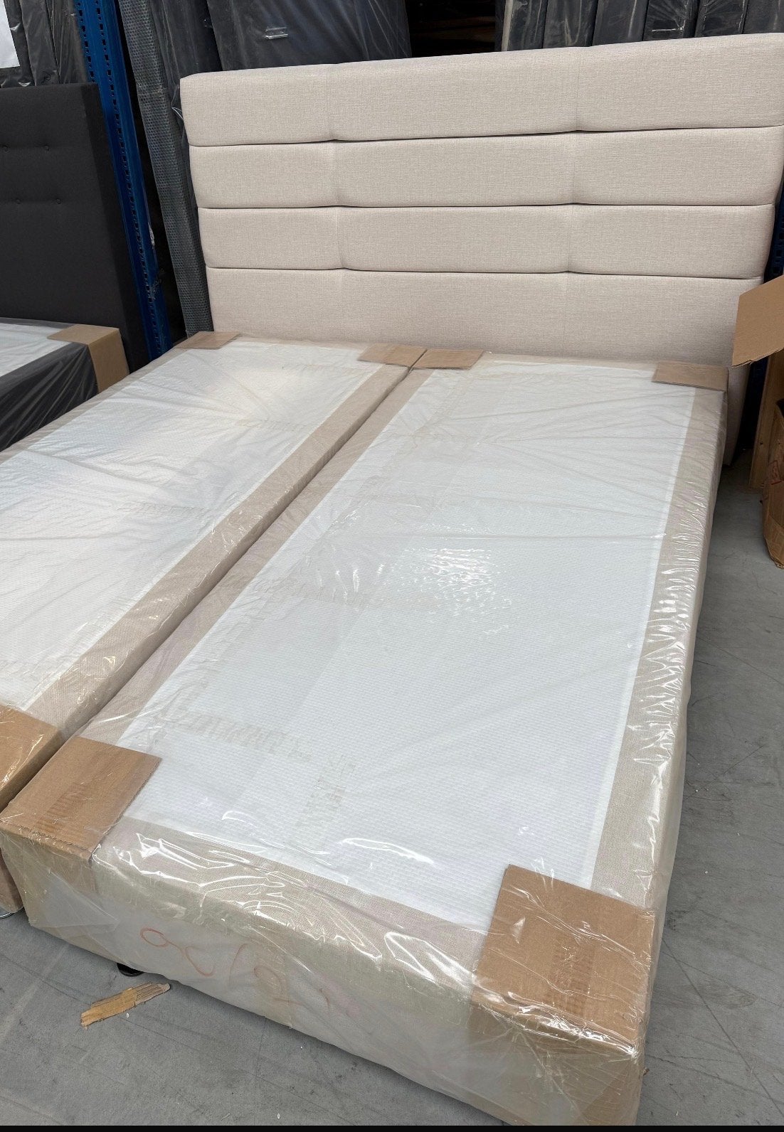 Bed met matras en topper - Nieuw, Ophalen, 180 cm, Stof, 210 cm