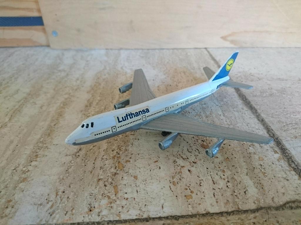 Lufthansa 747, Ophalen of Verzenden, Gebruikt, Schaalmodel