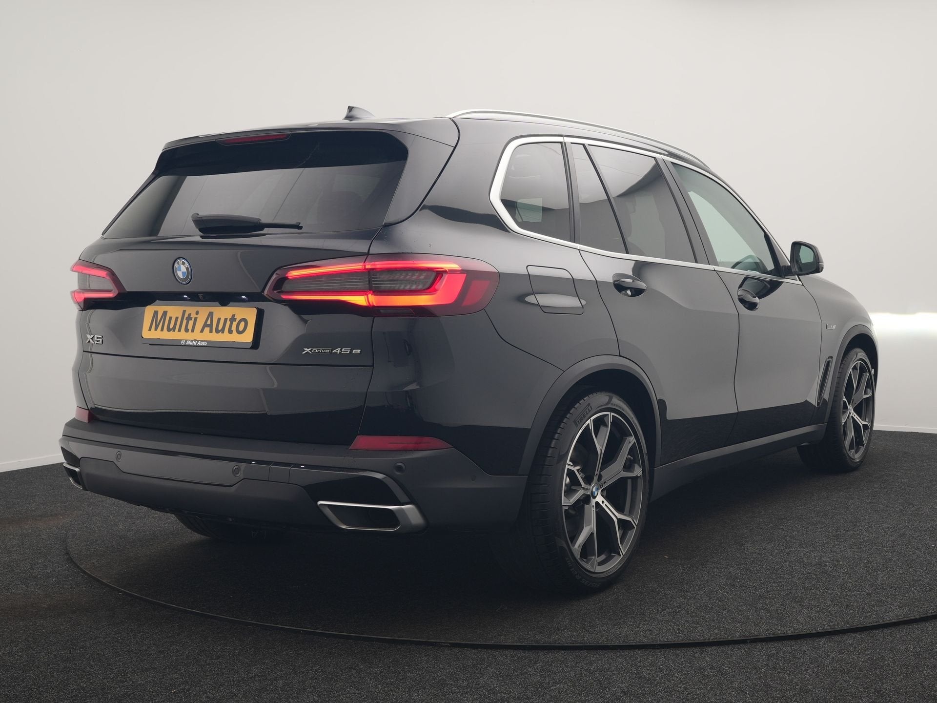 BMW X5 xDrive45e High Executive PHEV 395pk Dealer O.H. | Pan, Auto's, Gebruikt, Zwart, Vierwielaandrijving, Hybride Elektrisch/Benzine
