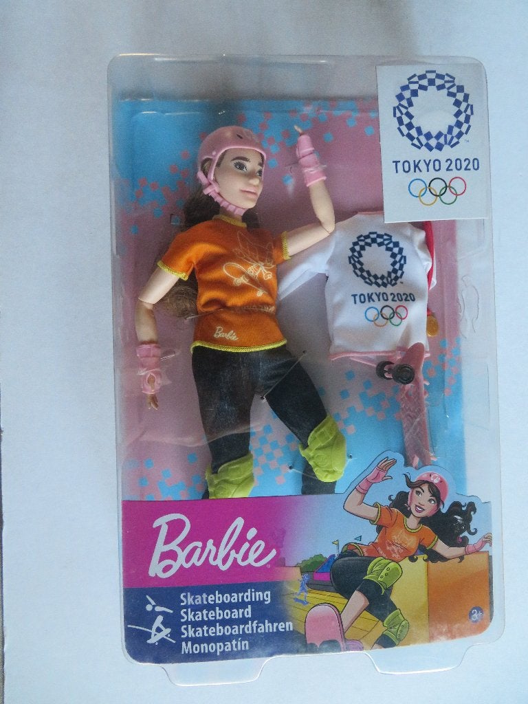 BARBIE -- SKATEBOARDING -- TOKYO 2020 -- GJL73 , GJL78, Ophalen of Verzenden, Barbie