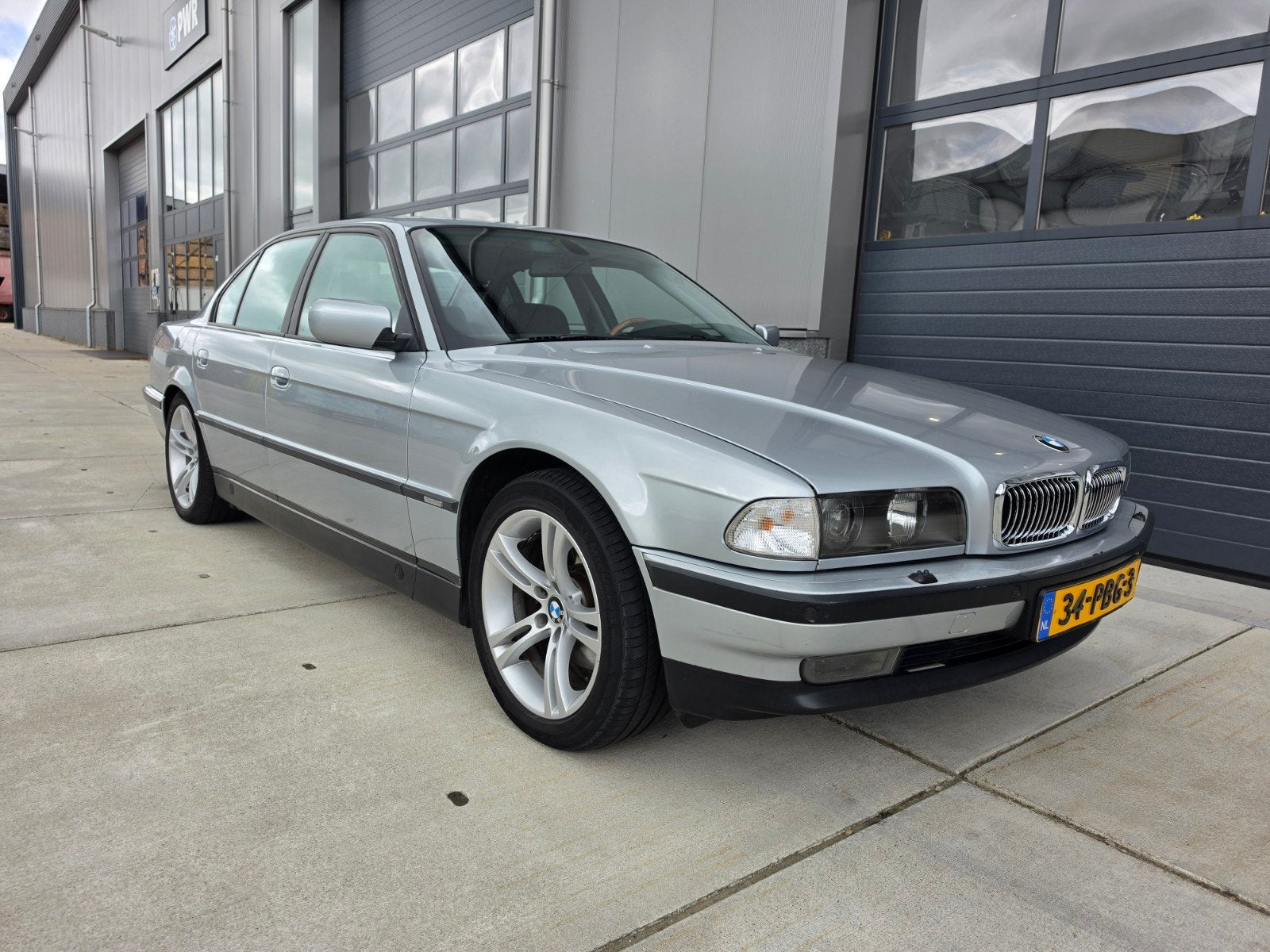 BMW 7-Serie 5.4 I 750 AUT 1997 Grijs, Auto's, Zwart, 12 cilinders, Leder, Particulier
