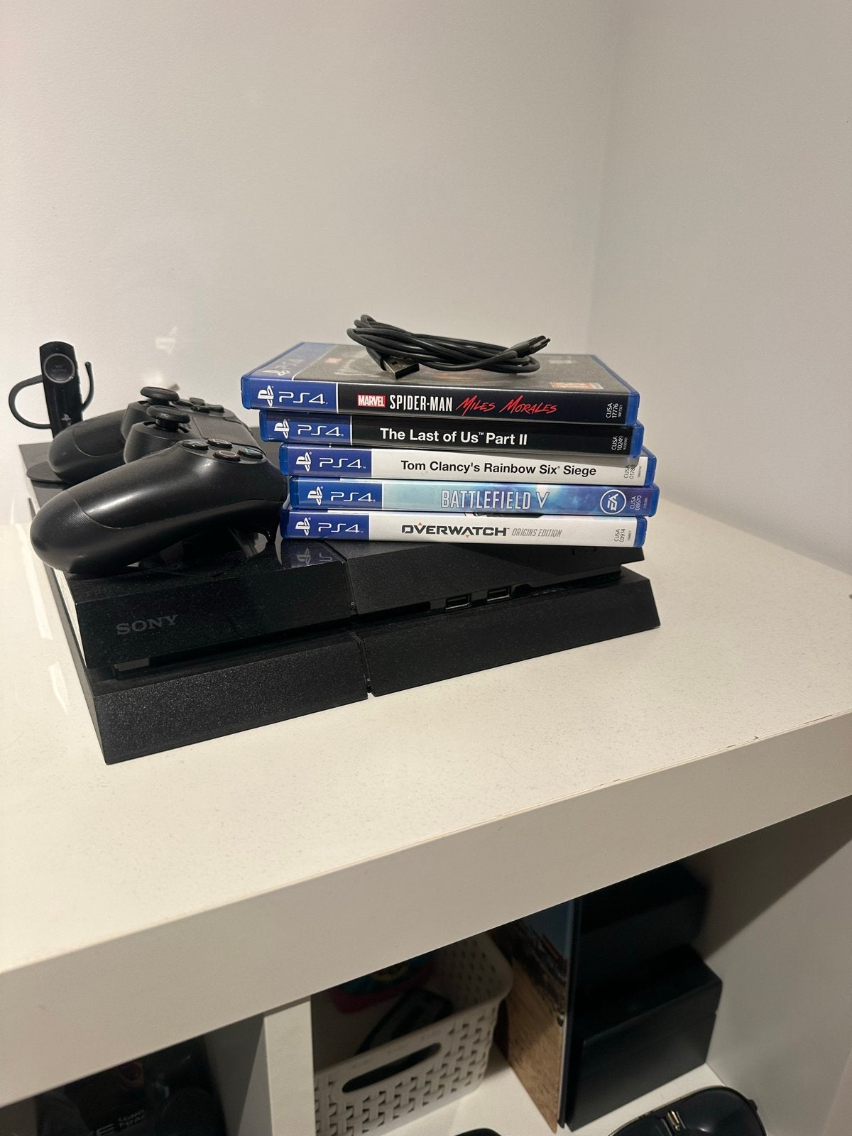 PlayStation 4 met 1 controllers en 5 games en headset, Ophalen, Zo goed als nieuw, Met 1 controller, Original
