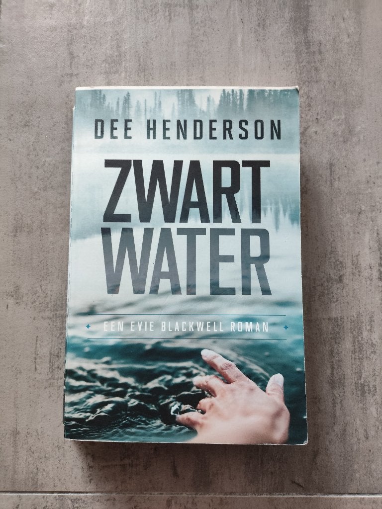 Dee Henderson Zwart Water in nette staat, Ophalen of Verzenden, Zo goed als nieuw