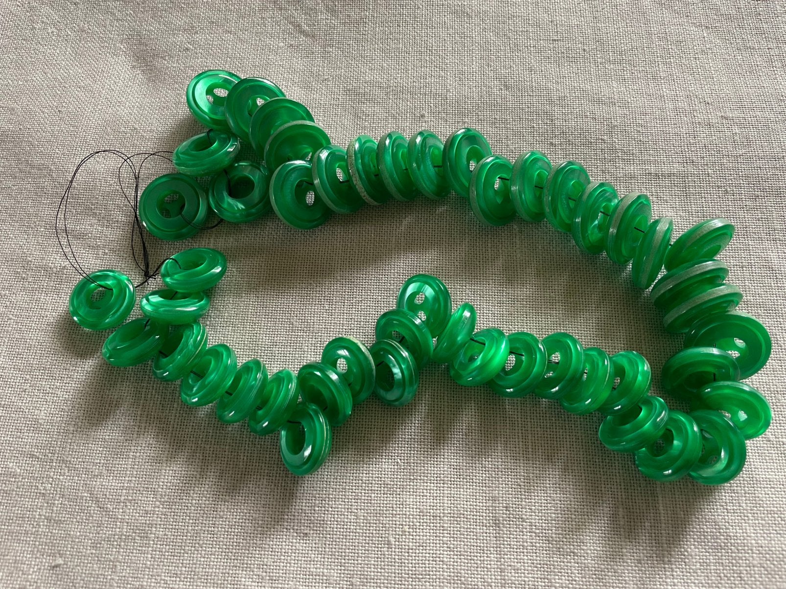Vintage groene knopen parelmoer glans nieuw oude winkelstock, Ophalen of Verzenden, Nieuw, Knoop of Knopen