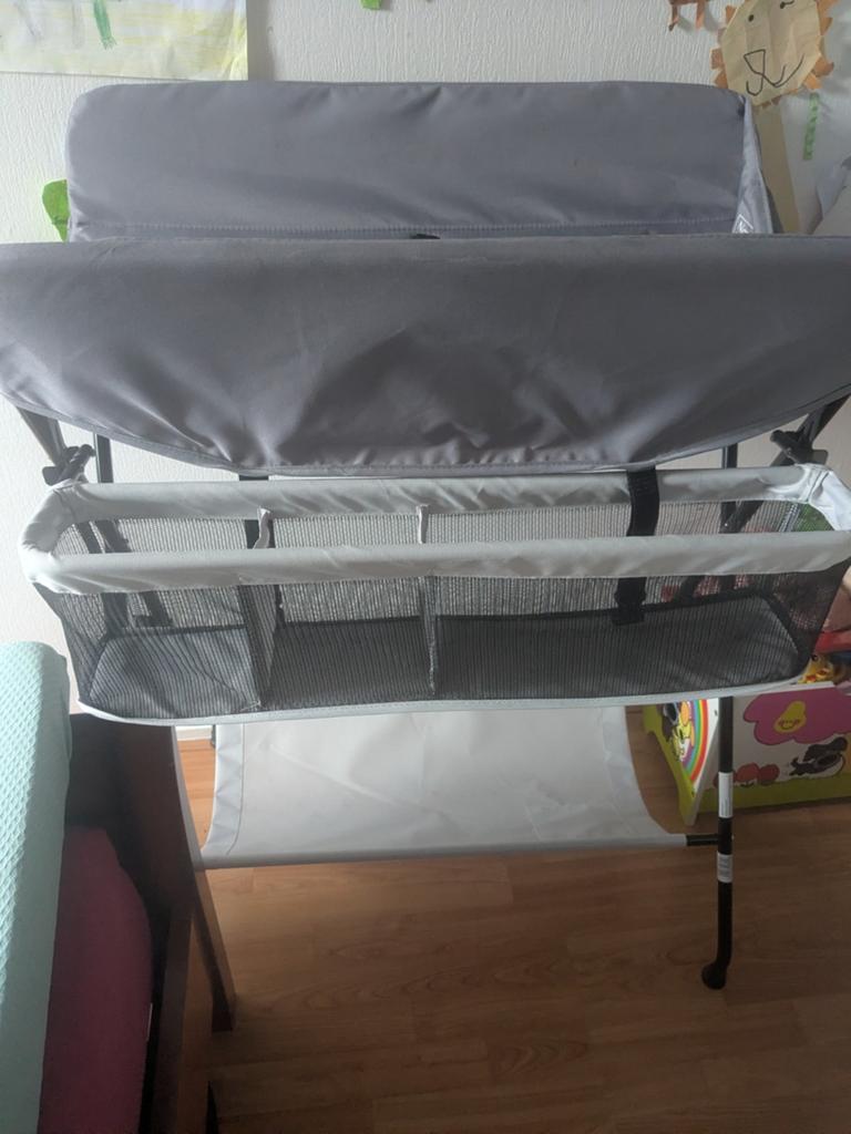 Als nieuw Fillikid Inklapbare Verschoontafel / LuierTafel, Kinderen en Baby's, Badjes en Verzorging, Overige merken, Overige typen