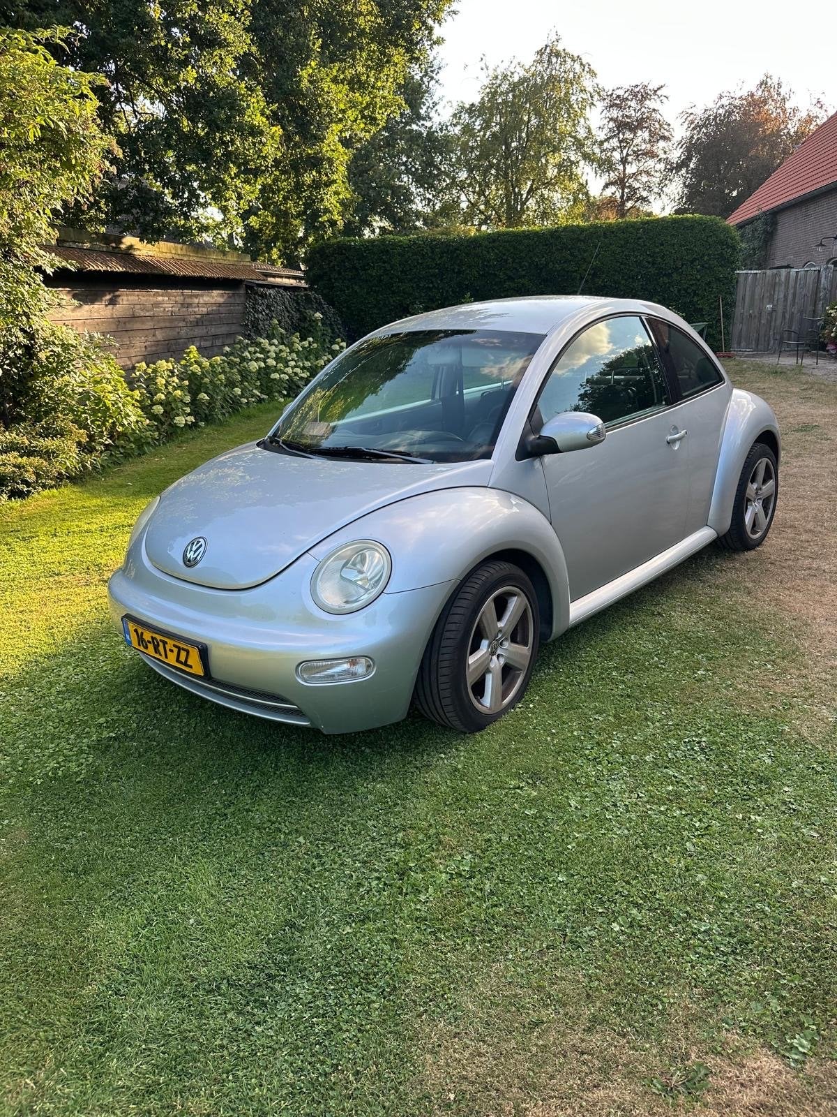 Volkswagen Beetle (Kever) 1.6 75KW 2005 Grijs, Beetle (Kever), 4 stoelen, Handgeschakeld, 1000 kg
