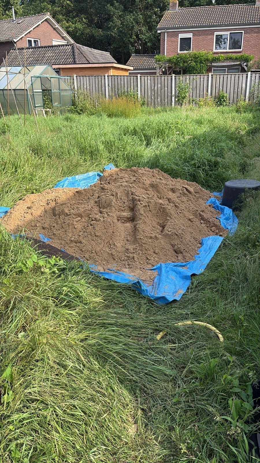 2 kuub geel zand met puin, Ophalen, Gebruikt, Ophoogzand