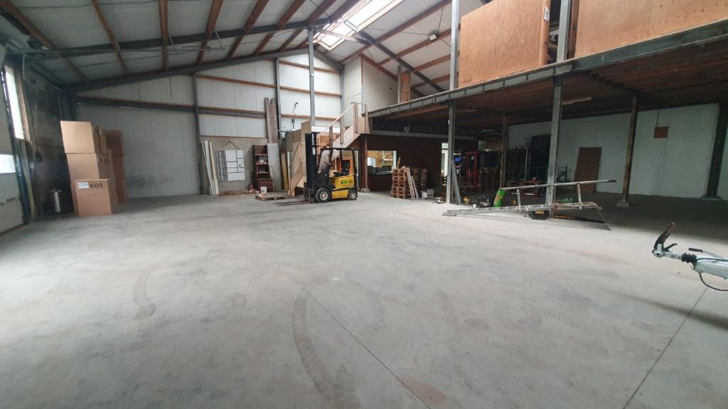 Ruime opslagruimte met entresolvloer, Zakelijke goederen, Bedrijfs Onroerend goed, 600 m², Huur, Bedrijfsruimte
