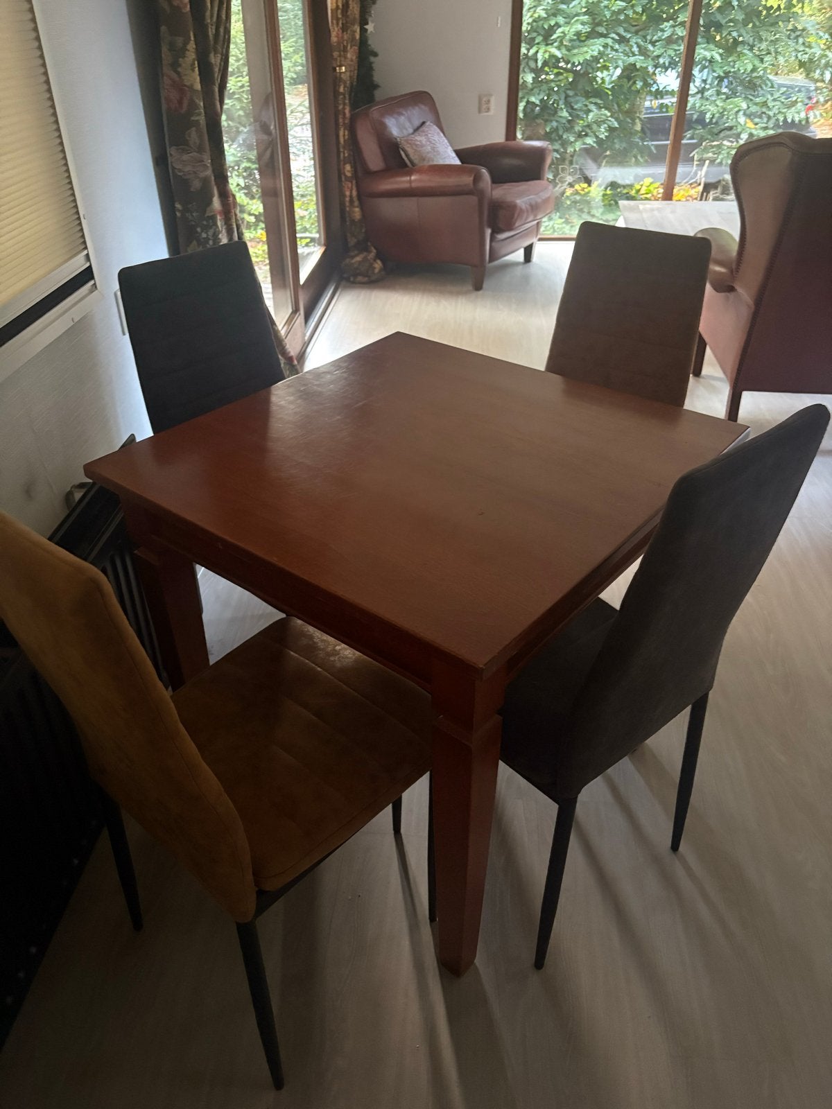 Gratis Harderwijk / Gezellige eethoek met 4 stoelen, Huis en Inrichting, Ophalen, Gebruikt, Minder dan 4 stoelen