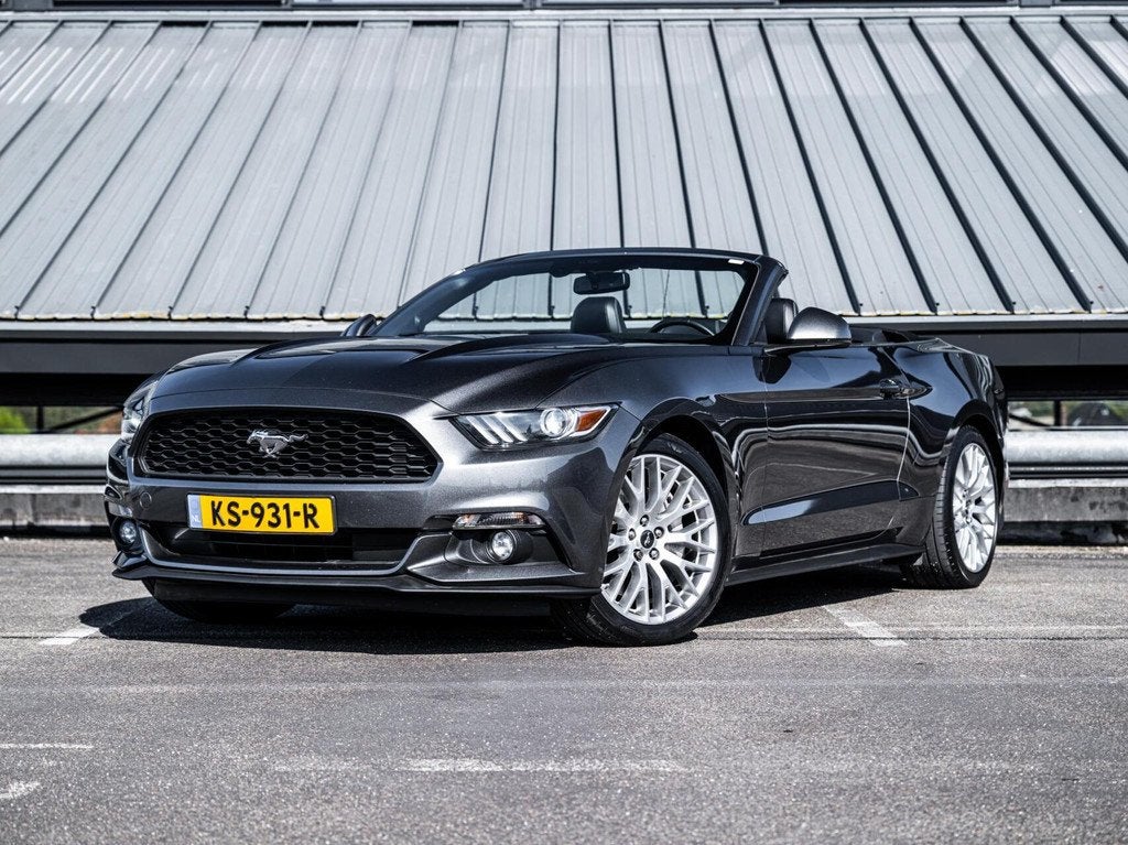 Ford Mustang Convertible 2.3 317PK Handgeschakeld Leder Stoe, Auto's, Ford, Achterwielaandrijving, Gebruikt, Euro 6, 4 cilinders