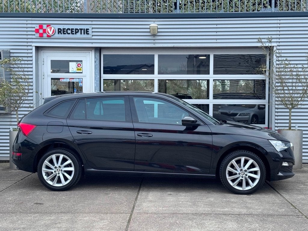 Skoda Scala 1.0 TSI Sport Business DSG/ Adapt cruise / Carpl, Auto's, Skoda, Scala, Gebruikt, Euro 6, 620 kg
