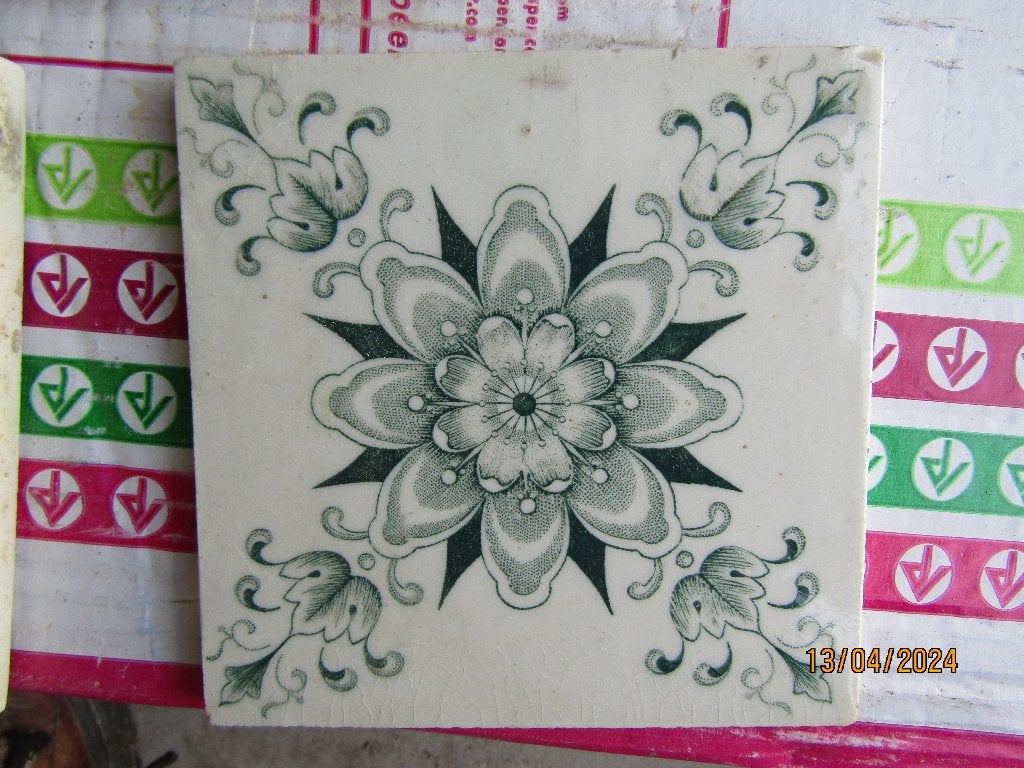 een leuk partijtje antieke tegels met bloemen, Ophalen