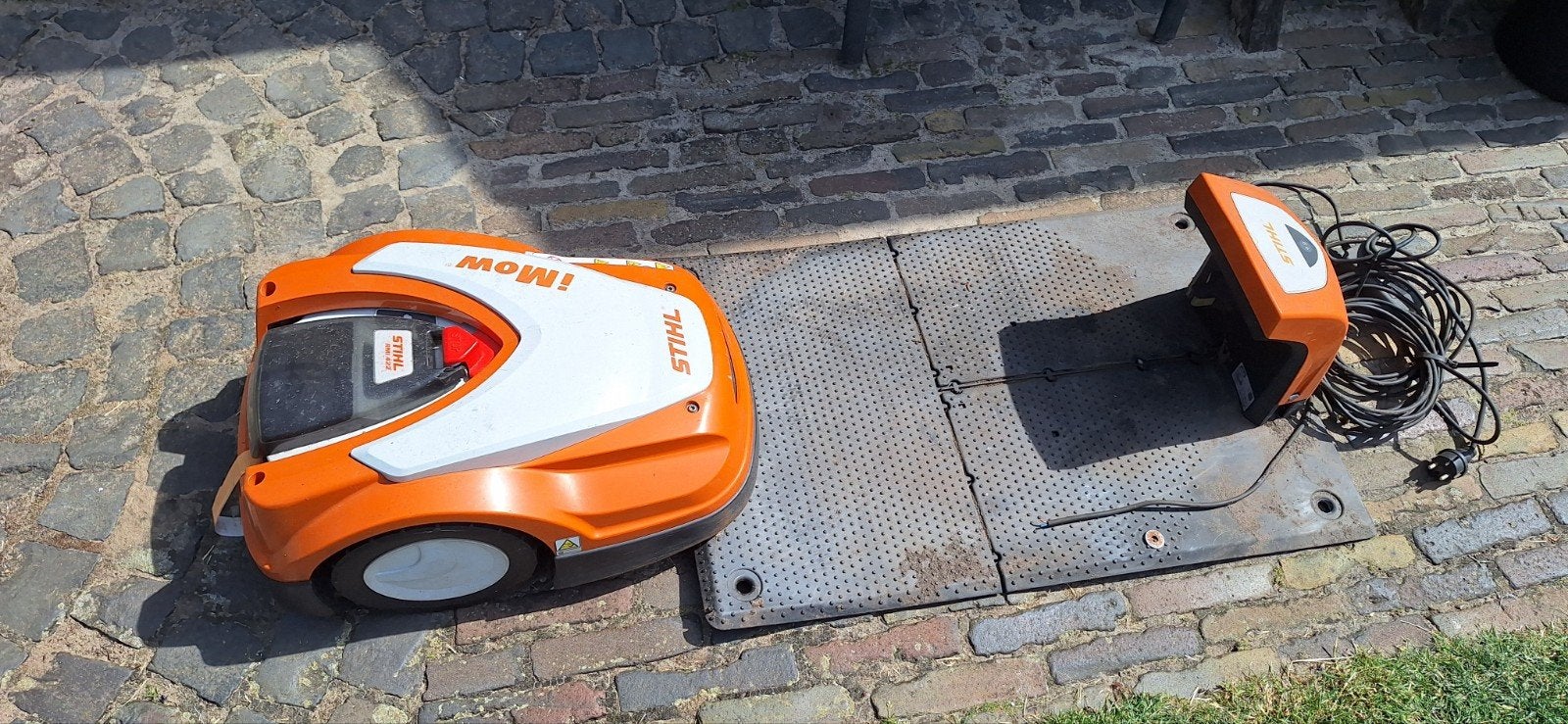 Stihl robotmaaier (accu defect) - voor onderdelen, Tuin en Terras, Robotmaaiers, Gebruikt, Ophalen