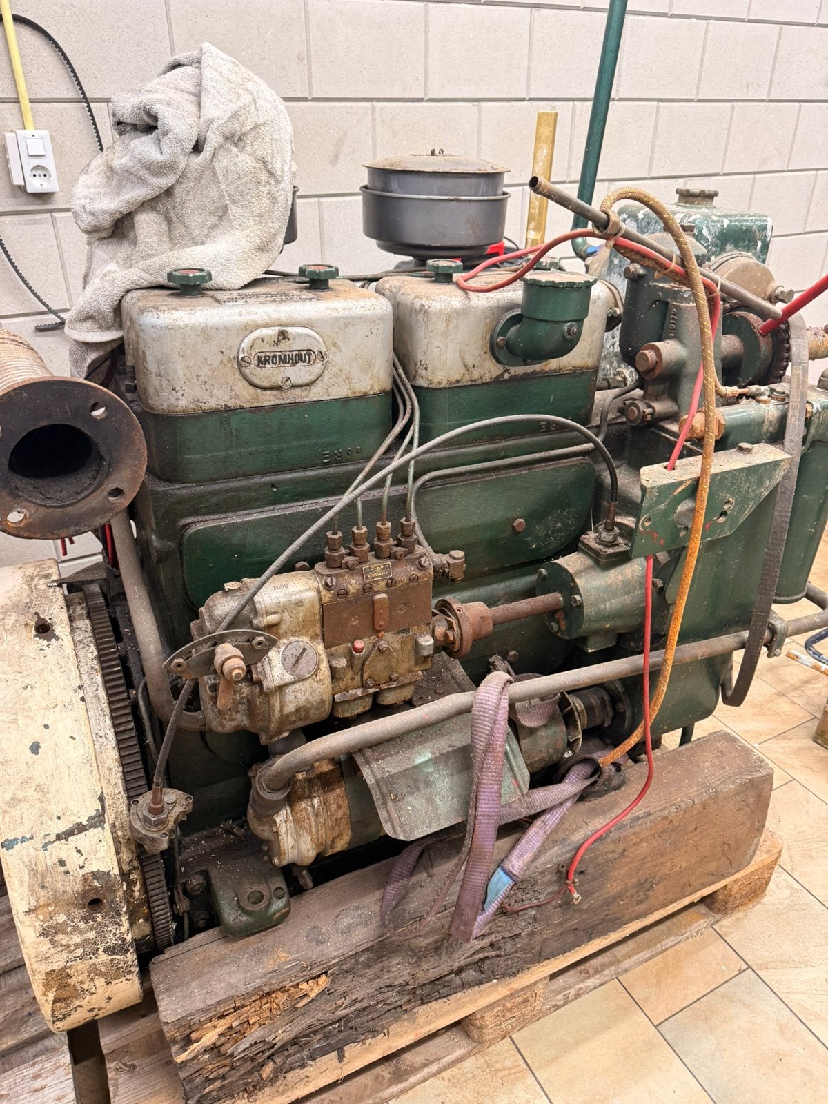 Kromhout 4gs met brevo keerkoppeling enschroef. Scheepsmotor, Ophalen, Gebruikt, Dieselmotor, Minder dan 1400 rpm