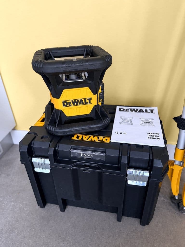 DeWalt DCE079G rotatielaser groene laser + statief + meetlat, Ophalen, Zo goed als nieuw
