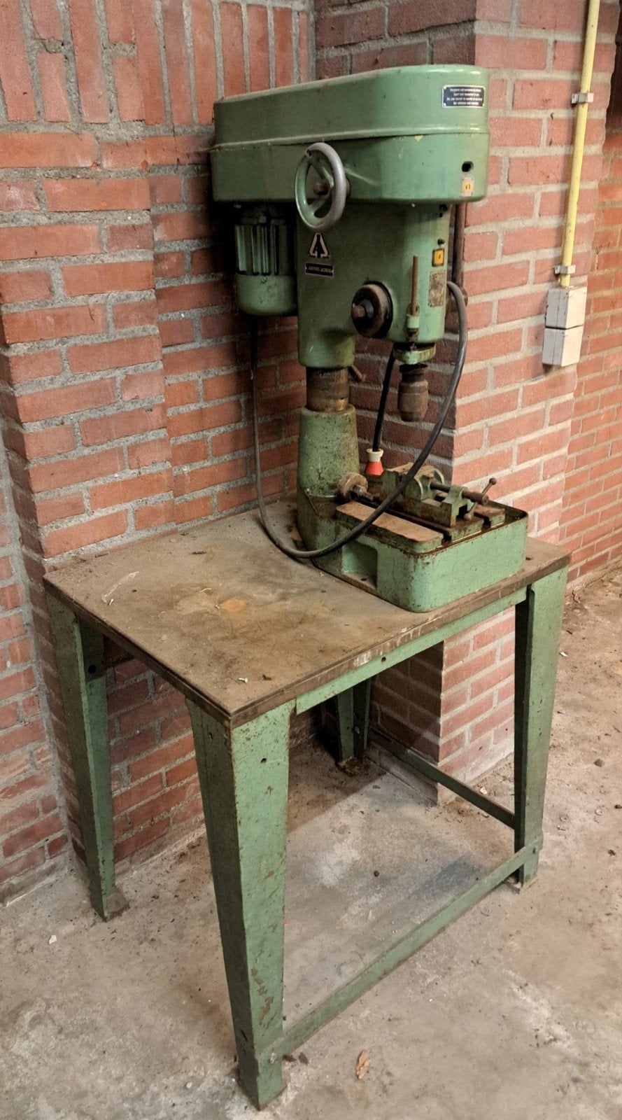 Lindeteves Jacoberg kolomboormachine met tafel, Ophalen