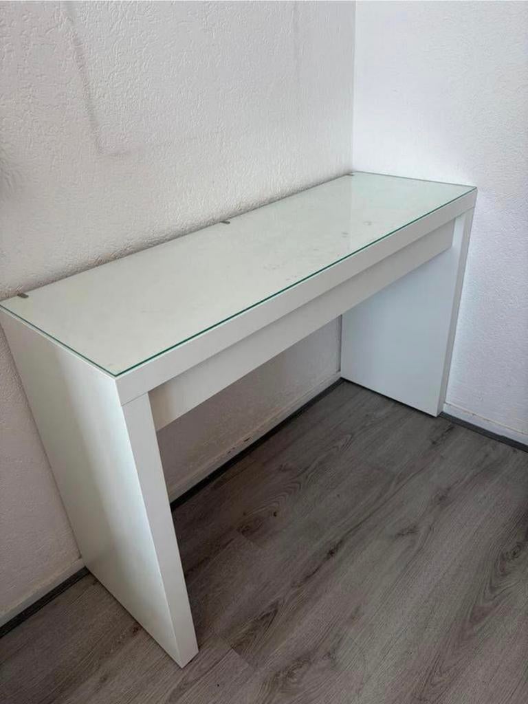 Tafel met glasplaat en spiegel, Huis en Inrichting, Tafels | Sidetables, Ophalen of Verzenden, Zo goed als nieuw, 25 tot 50 cm