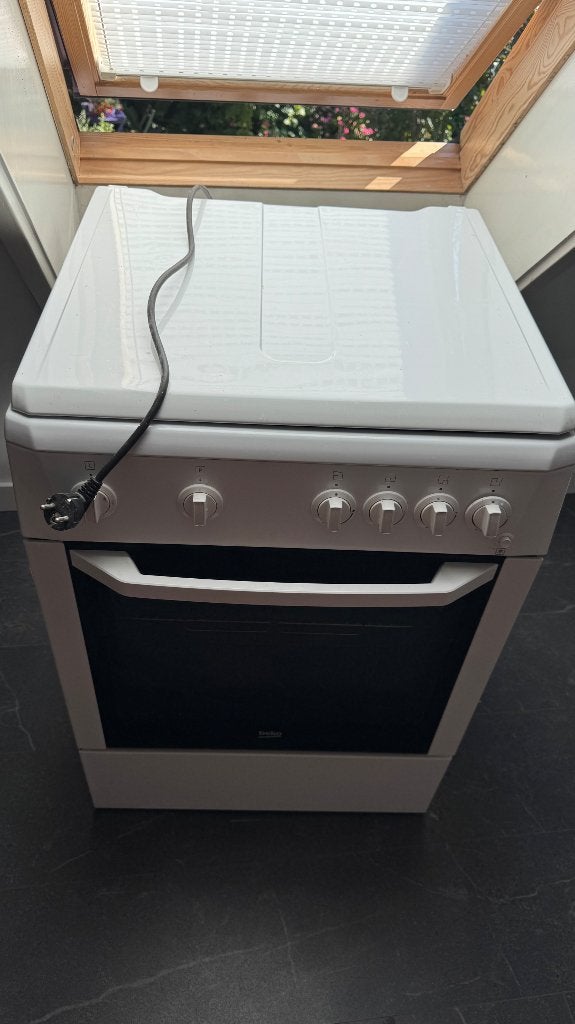 Beko gasfornuis met oven, Witgoed en Apparatuur, Fornuizen, Ophalen, Gebruikt, 4 kookzones, Gas