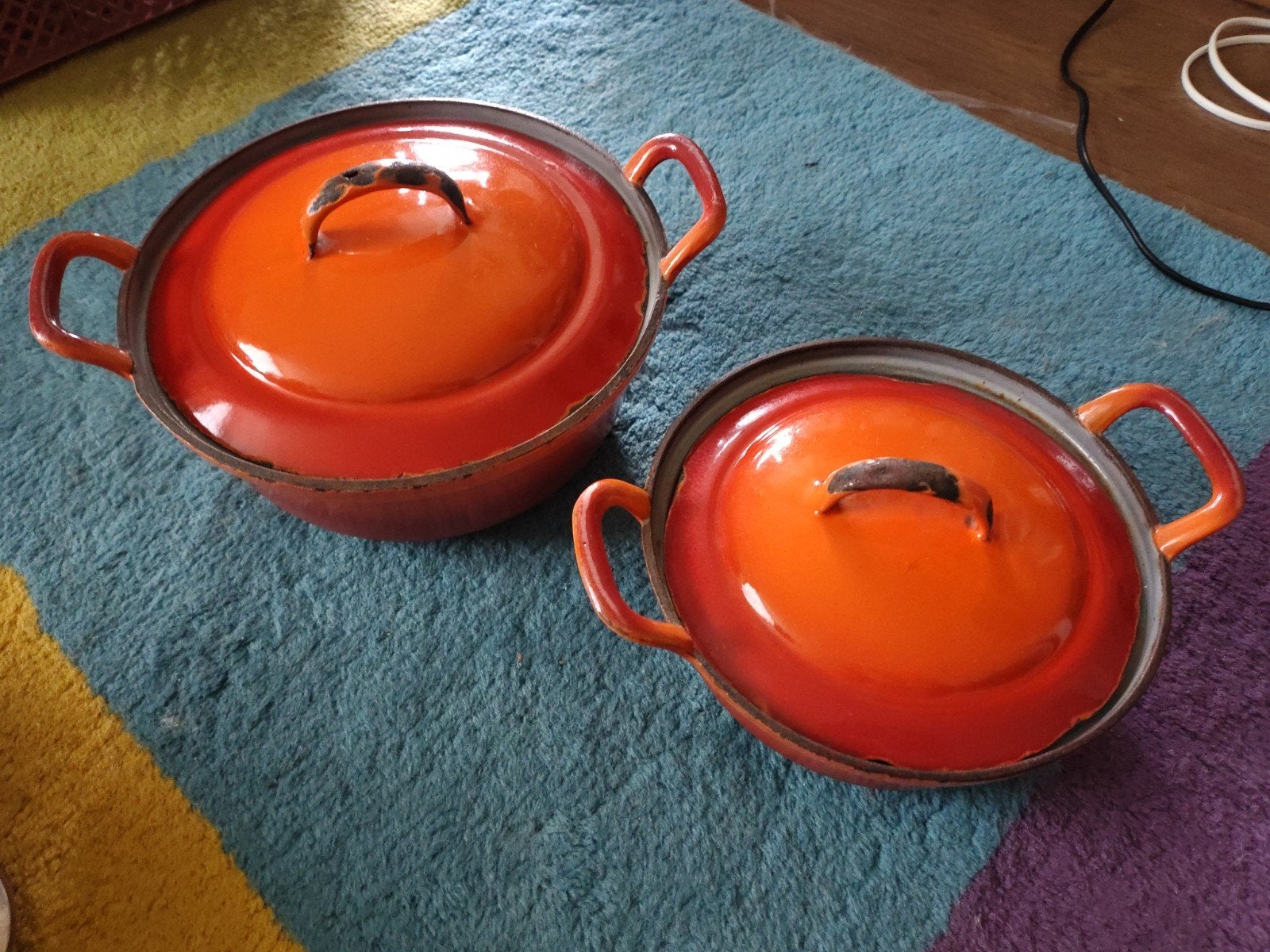 Set van 2 gietijzeren pannen, 18 en 22 cm, Gebruikt, Ophalen of Verzenden, Met deksel, Braadpan
