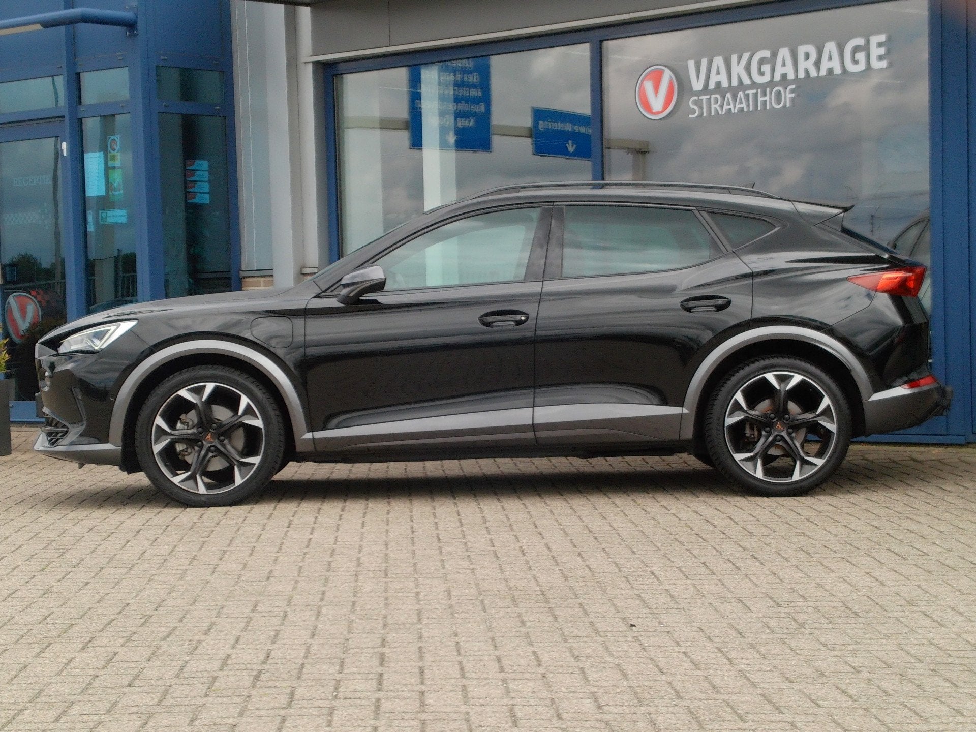 CUPRA Formentor 1.4 e-Hybrid Adrenaline, SOH 92.3 % / Trekha, Gebruikt, 4 cilinders, Zwart, 67 km