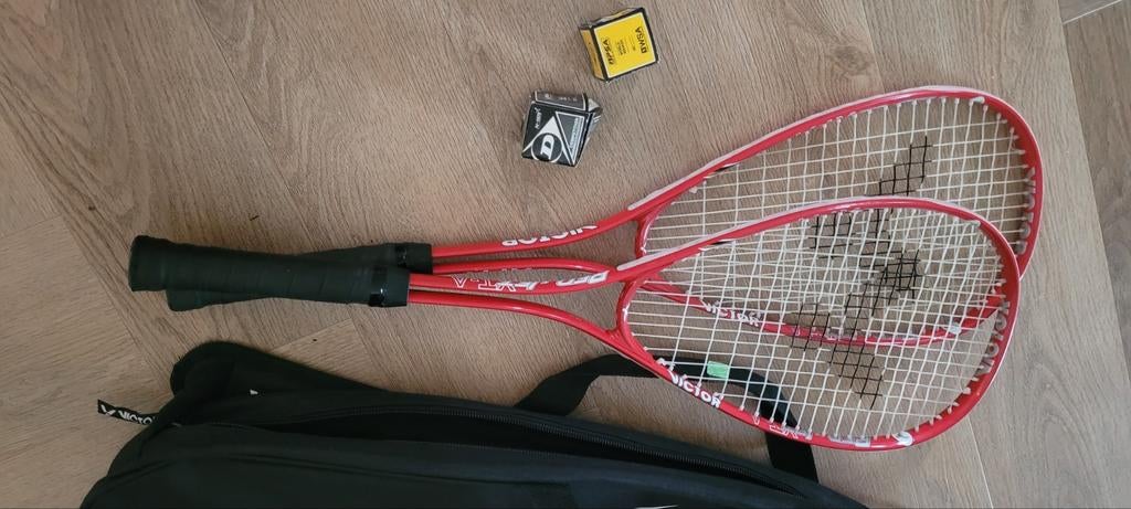 2 squash rackets zgan in hoes Victor, Sport en Fitness, Squash, Ophalen of Verzenden, Zo goed als nieuw, Racket, Met hoes