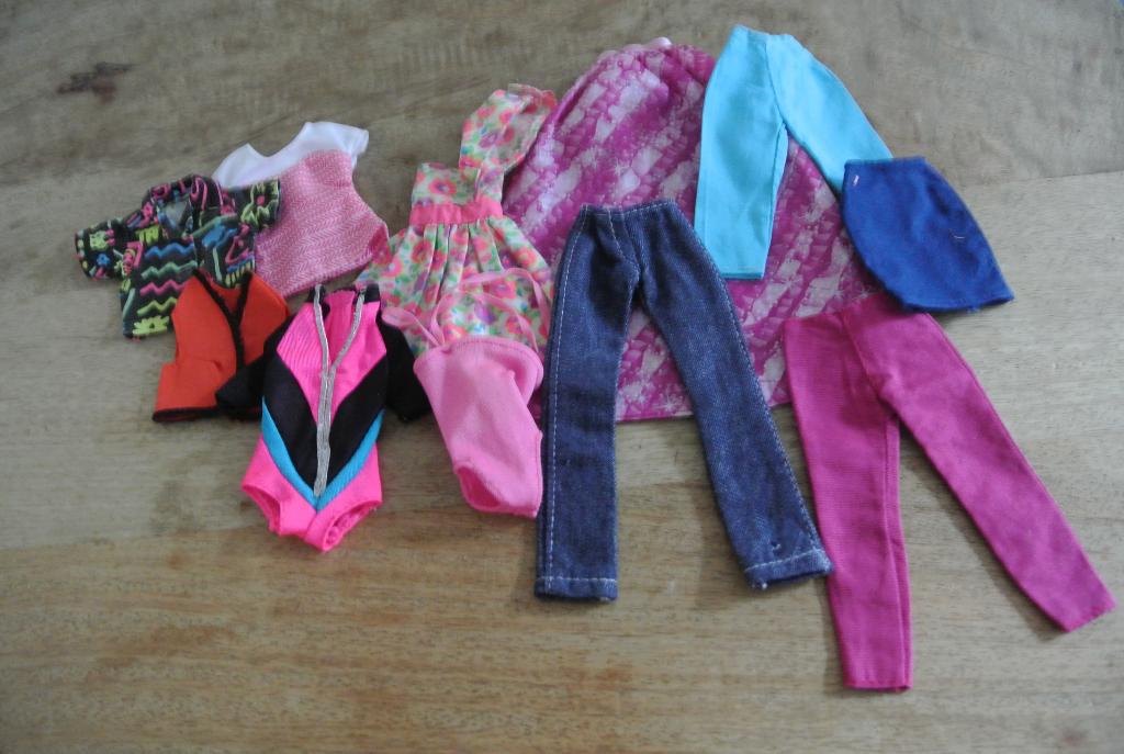 Barbie Kleertjes . /nr 5, Ophalen of Verzenden, Zo goed als nieuw, Kleertjes