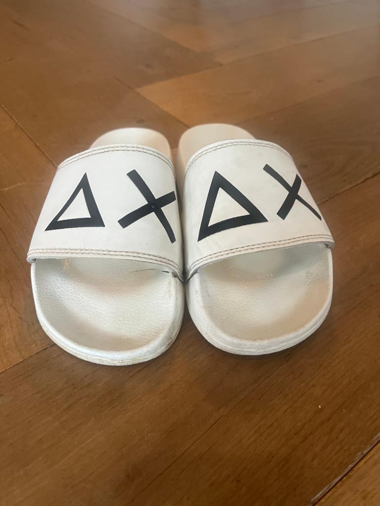 Badslippers Maat 35 - Wit met Zwarte Tekens, Ophalen of Verzenden, Gedragen, Wit, Slippers