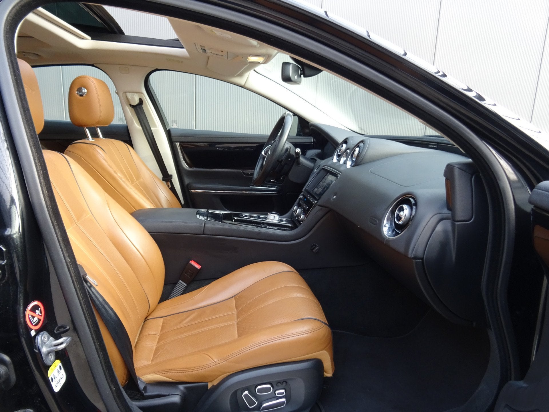 Jaguar XJ 2.0 Premium Luxury * MASSAGE * ZEER LUXE UITV. !, Auto's, Automaat, Euro 5, Achterwielaandrijving, Gebruikt