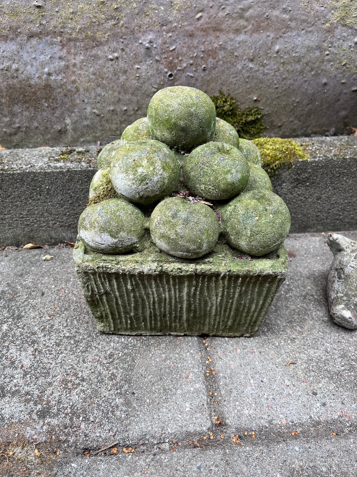 Diverse tuinbeelden: eend, , fruitmand ,varken en  kikker, Ophalen, Gebruikt, Beton, Dierenbeeld