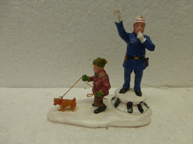 lemax Officer Spratt makes way kerstdorp agent poppetjes, Diversen, Ophalen of Verzenden, Zo goed als nieuw