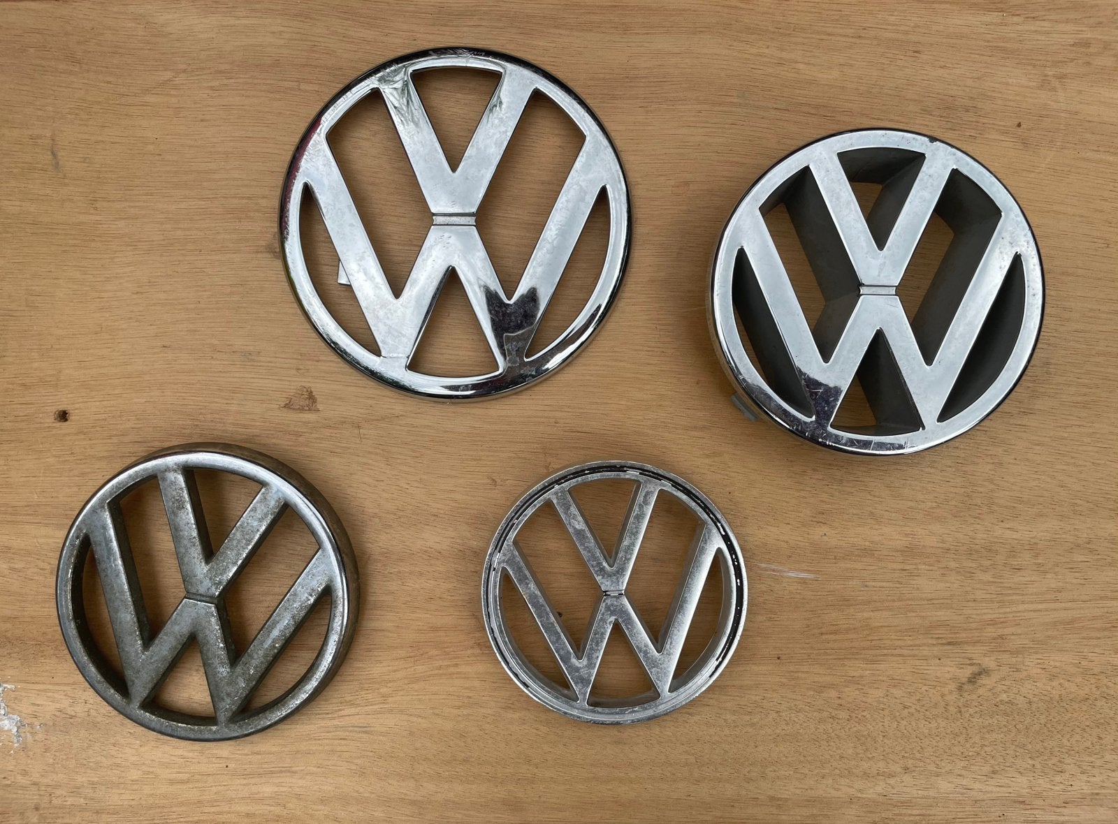 VW logo’s, verschillende maten, Ophalen of Verzenden, Gebruikt, Volkswagen