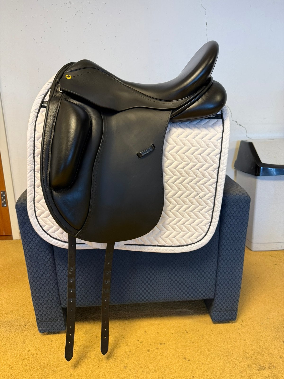 ANATOMICA Cygnus 17,5 inch EURORIDING Titan 18 Dressuurzadel, Ophalen of Verzenden, Zo goed als nieuw, Dressuur