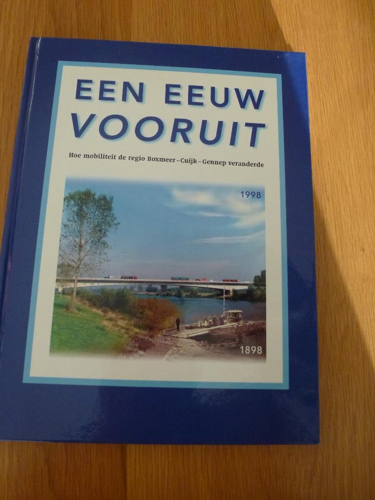 Te koop boek een eeuw vooruit, Ophalen of Verzenden, Zo goed als nieuw