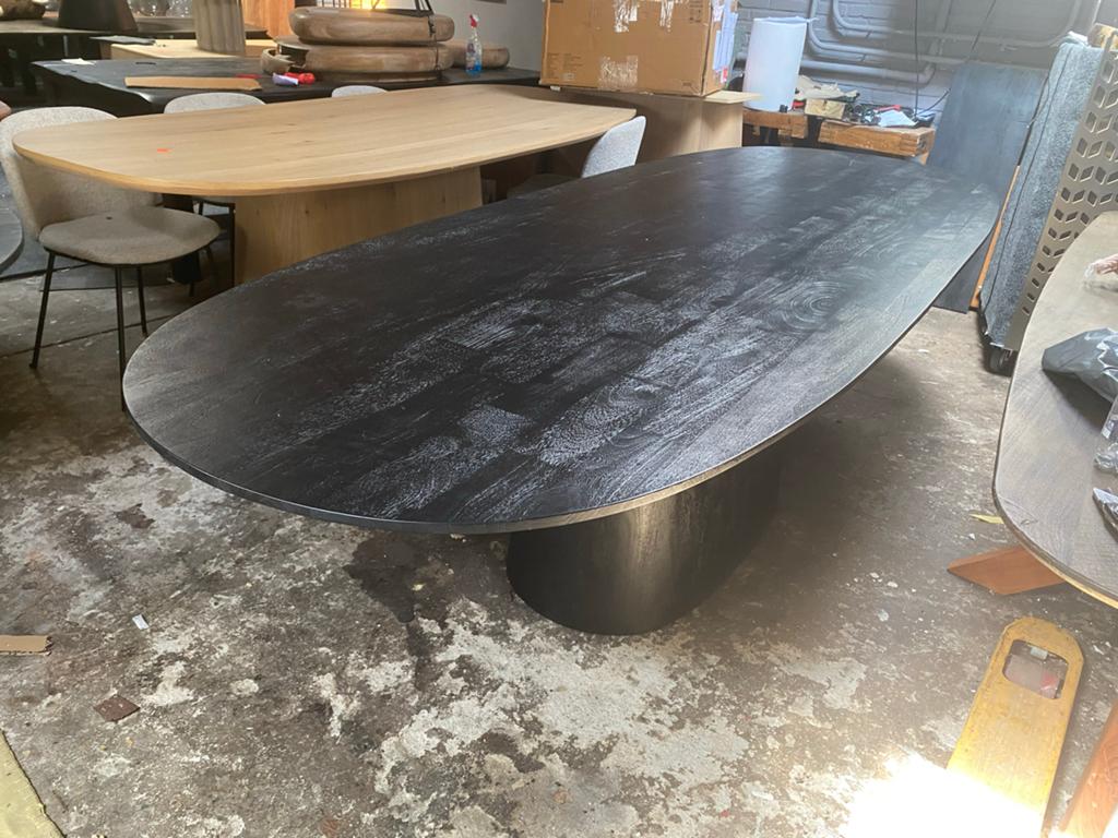 Zwarte Mangohouten Eettafel aron 300x110 met Middenpoot, Huis en Inrichting, Tafels | Eettafels, Ophalen, 100 tot 150 cm, Vijf personen of meer