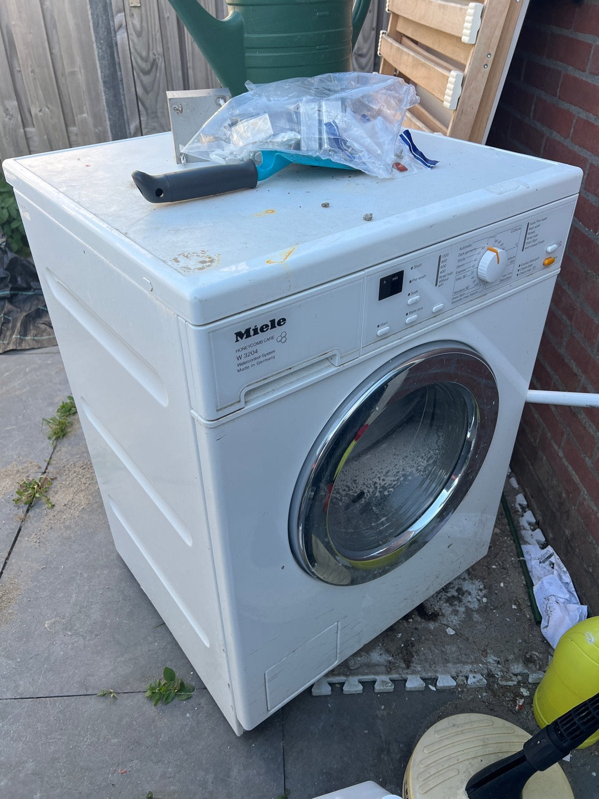 Miele W3204 wasmachine - defect, voor onderdelen of ijzer, Ophalen of Verzenden, Niet werkend, Voorlader