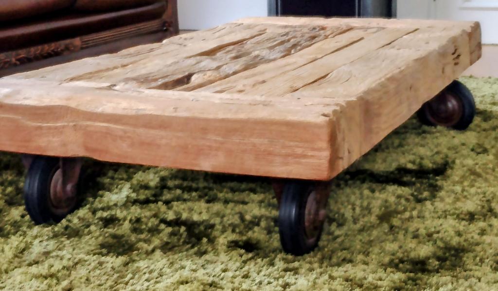 robuuste salontafel van geleefd hout op industriële wielen, Ophalen, Gebruikt, 100 tot 150 cm, Teakhout