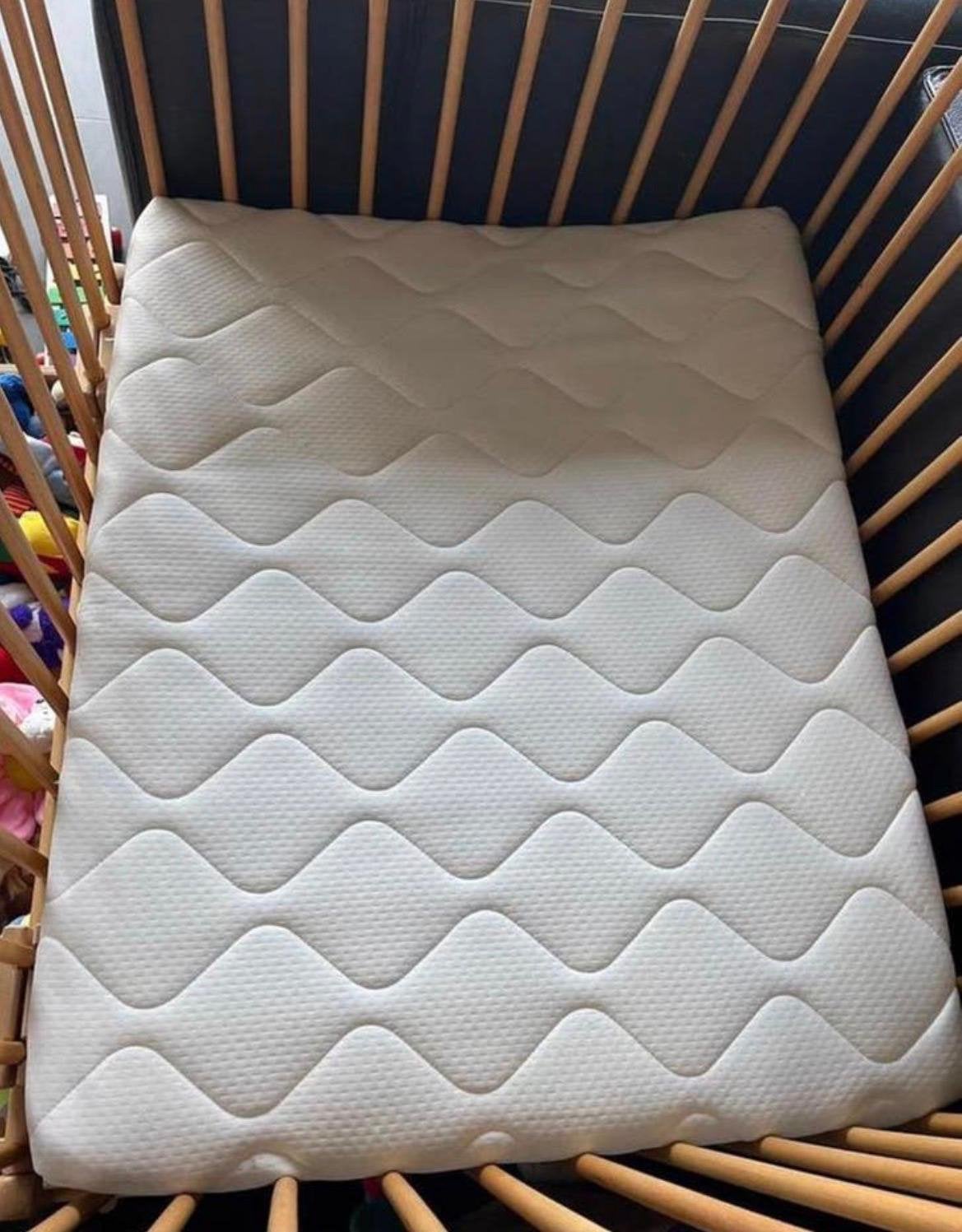 Matrasje 75x95cm/6cm dik baby box Mama Loes schoon, Kinderen en Baby's, Ophalen of Verzenden, Zo goed als nieuw, Boxkleed