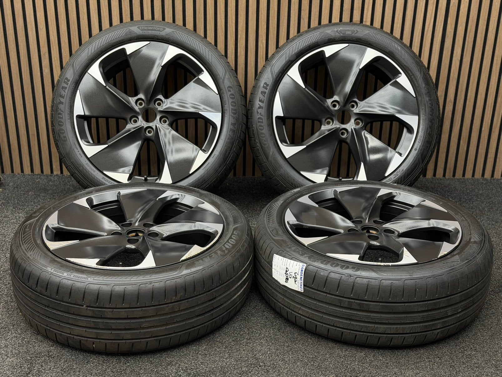 Originele 19 inch Cupra Born 5x112 ET50 Goodyear 215/50/19, Auto-onderdelen, Banden en Velgen, 215 mm, ., Banden en Velgen, .